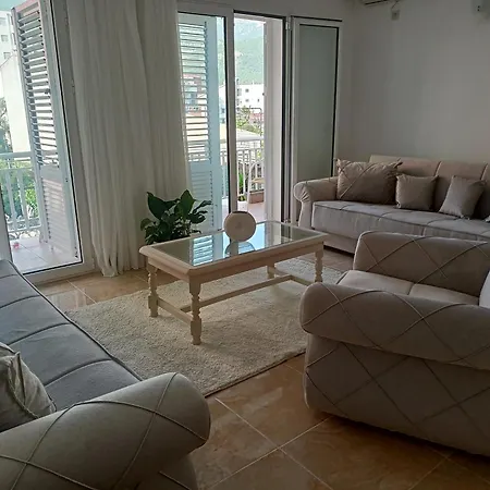 Apartment Deluxe Ina Free Parking Budva