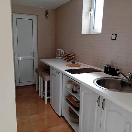 Deluxe Ina Free Parking Apartment