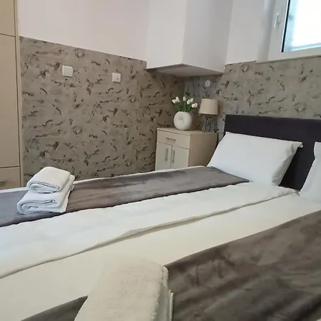 Deluxe Ina Free Parking Apartment *